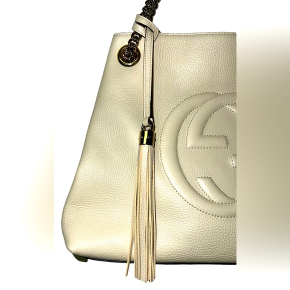GUCCI MEDIUM SOHO CHAIN SHOULDER BAG IN LIGHT IVORY - Picture 2 of 12